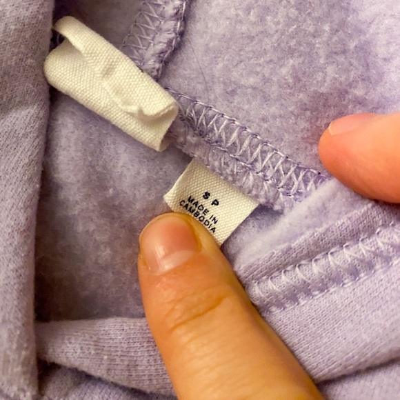 Size Small GAP Hoodie đź’ś - Picture 4 of 4